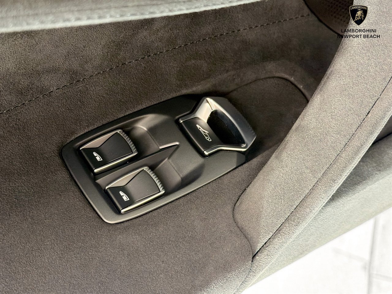 Used 2024 McLaren 750S RWD image 34