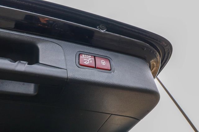 Used 2017 Mercedes-Benz GLC 300 4MATIC image 37