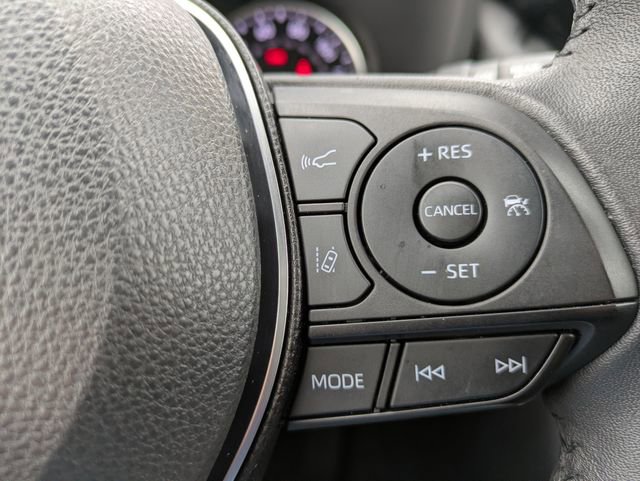 Used 2022 Toyota RAV4 XLE Premium FWD image 28