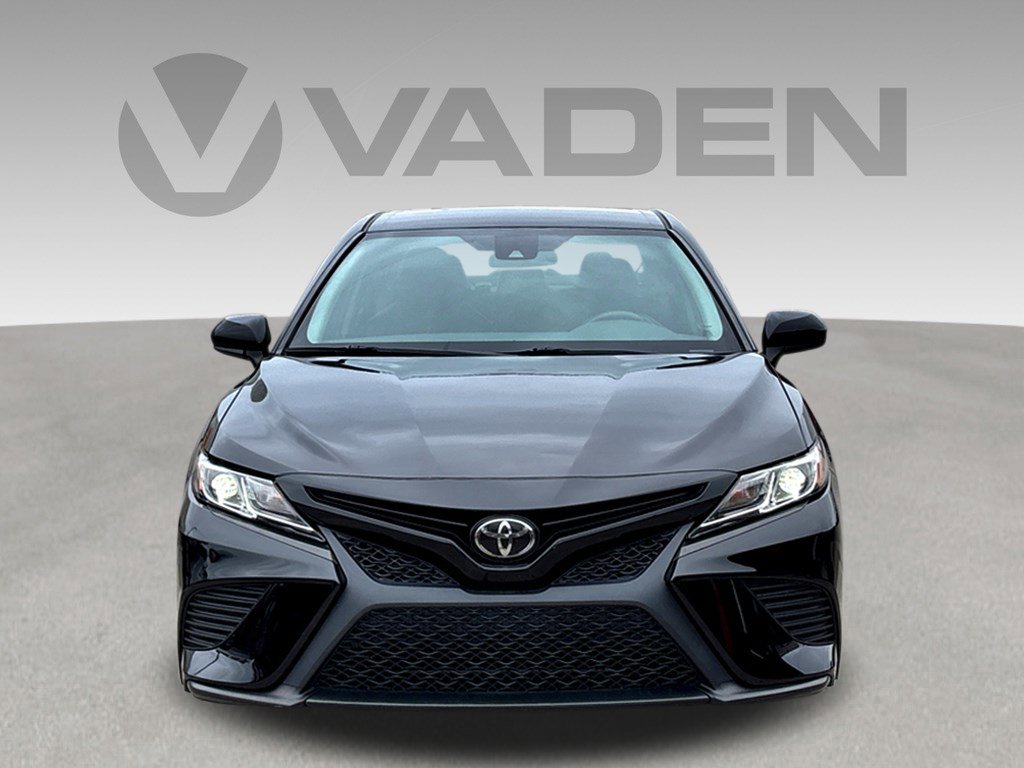 Used 2020 Toyota Camry SE image 2