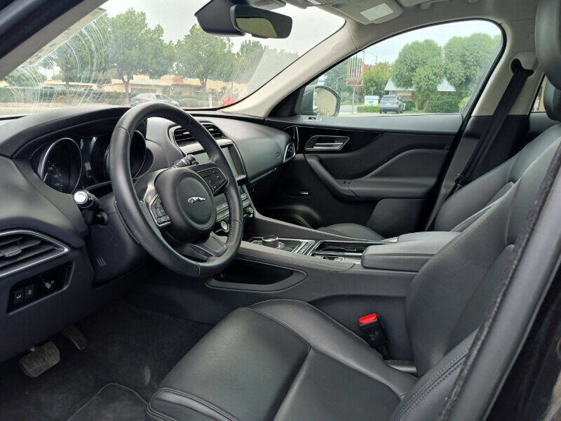Used 2020 Jaguar F-PACE Premium image 14