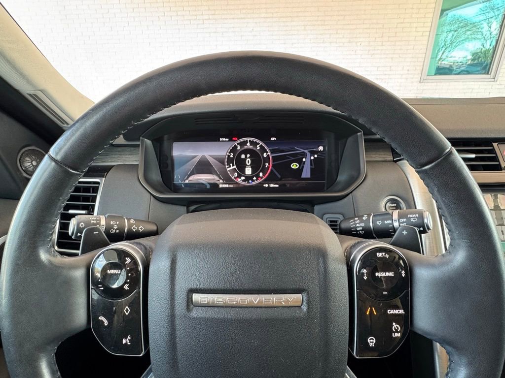 Used 2020 Land Rover Discovery HSE image 38