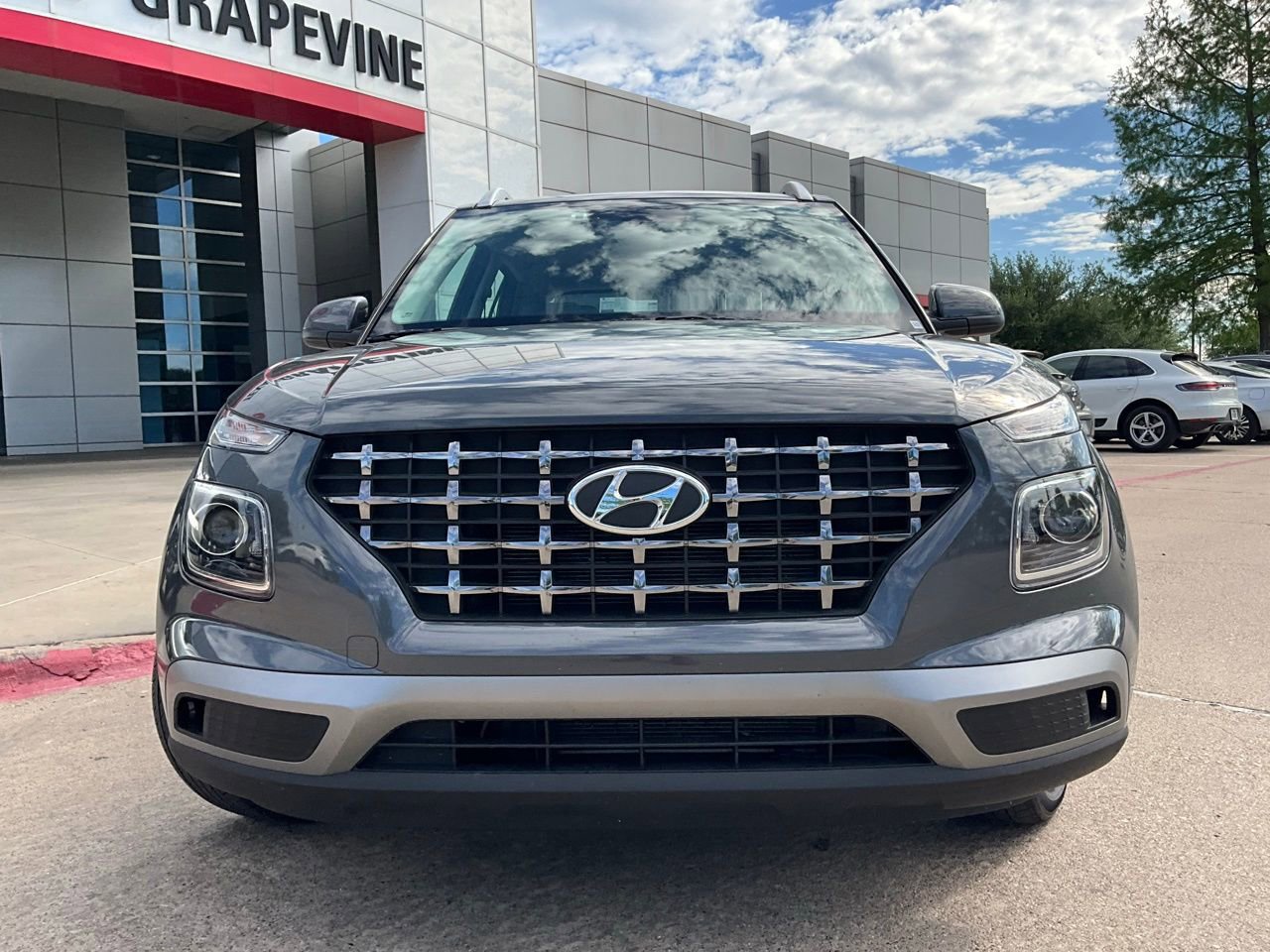 Used 2025 Hyundai Venue SEL image 3