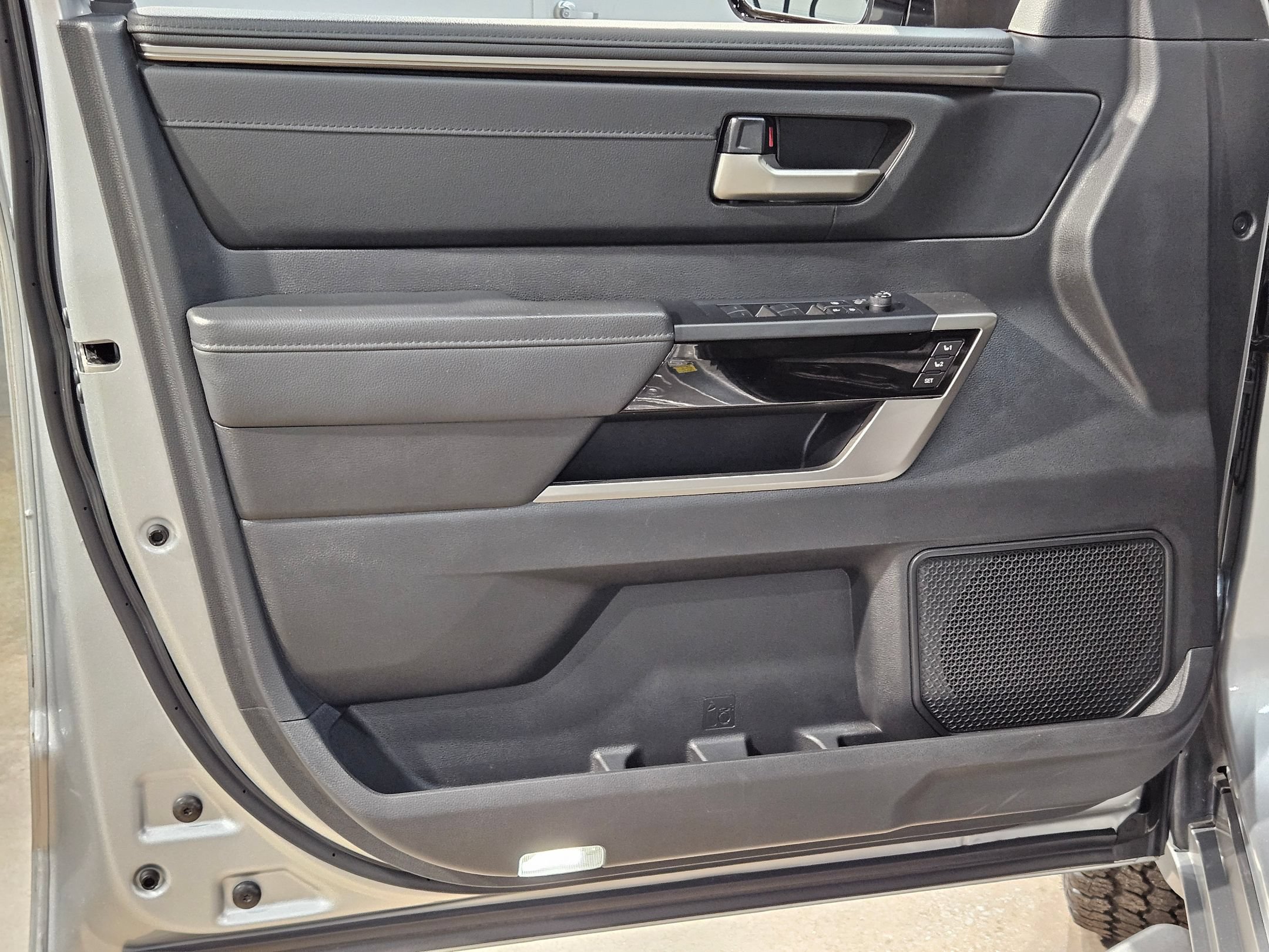 Used 2024 Toyota Tundra Limited AWD/4WD image 20