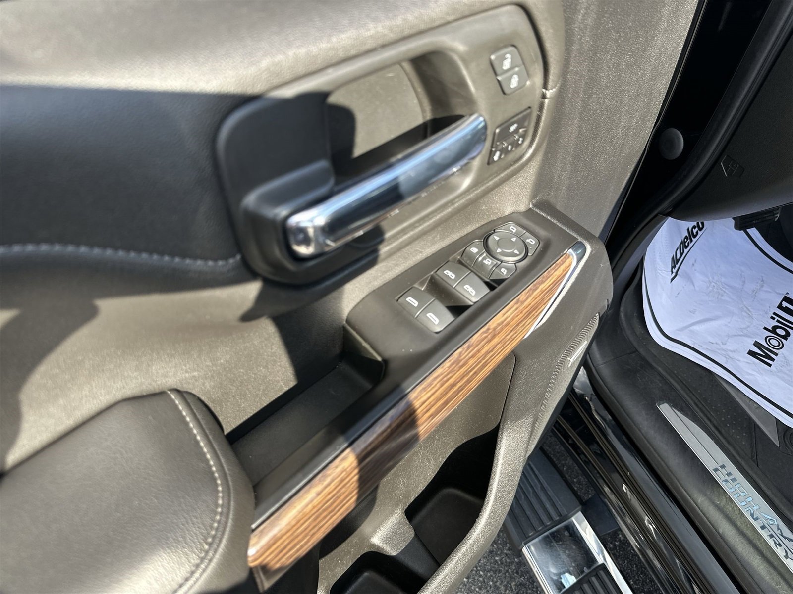 Used 2020 Chevrolet Silverado 2500 High Country w/ Z71 Off-Road Package image 24