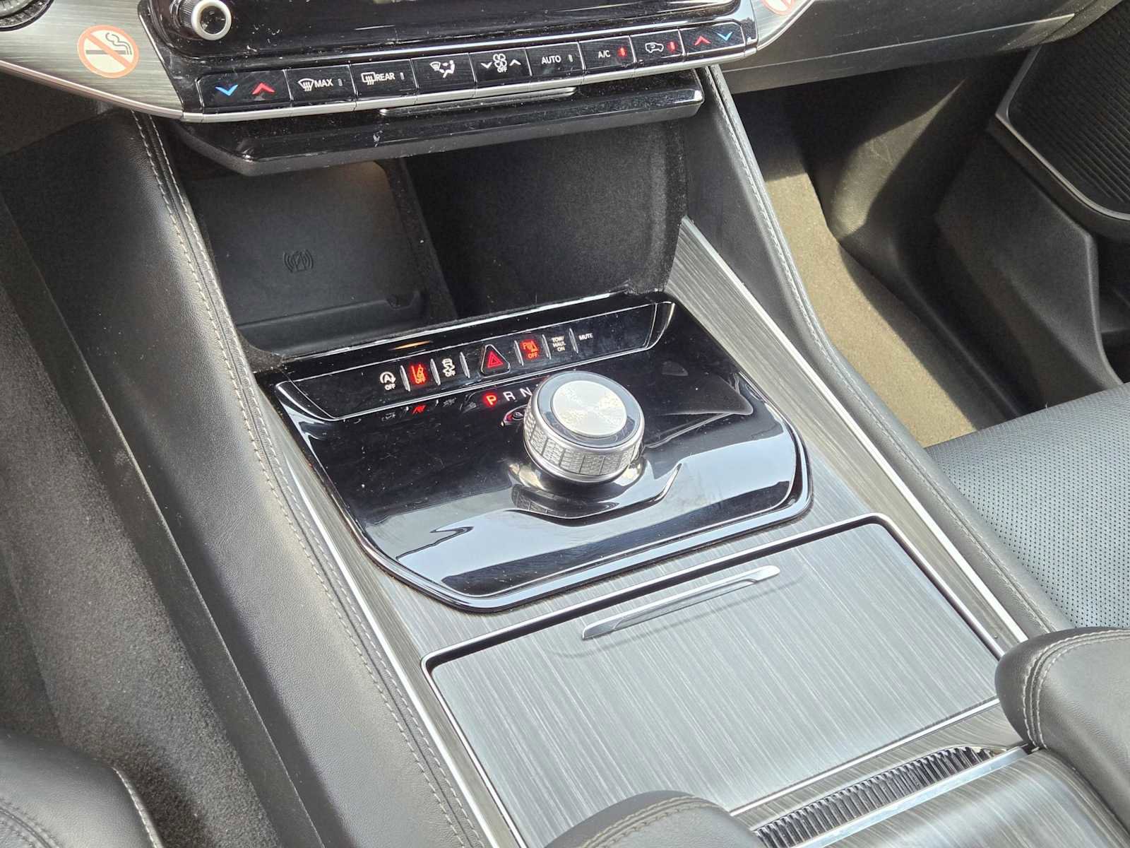 Used 2024 Jeep Wagoneer L Series II image 32