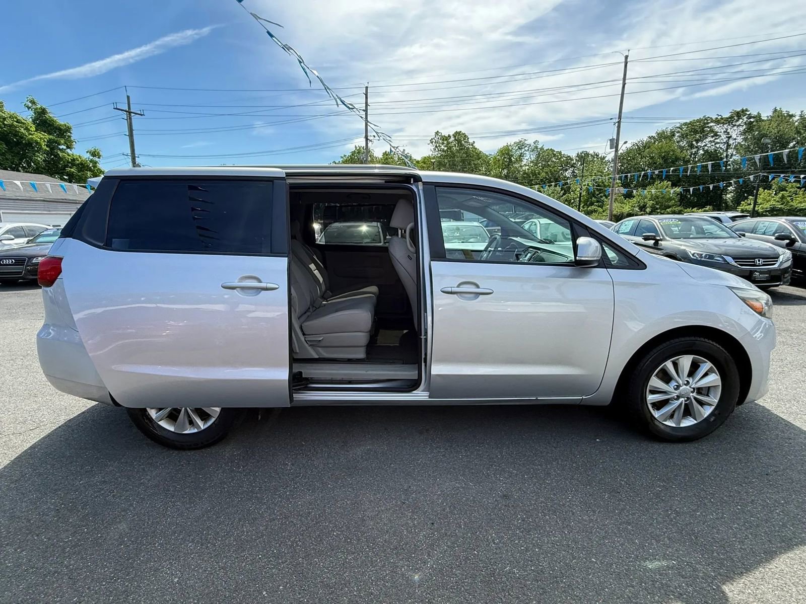 Used 2016 Kia Sedona LX w/ LX Convenience Package FWD image 46