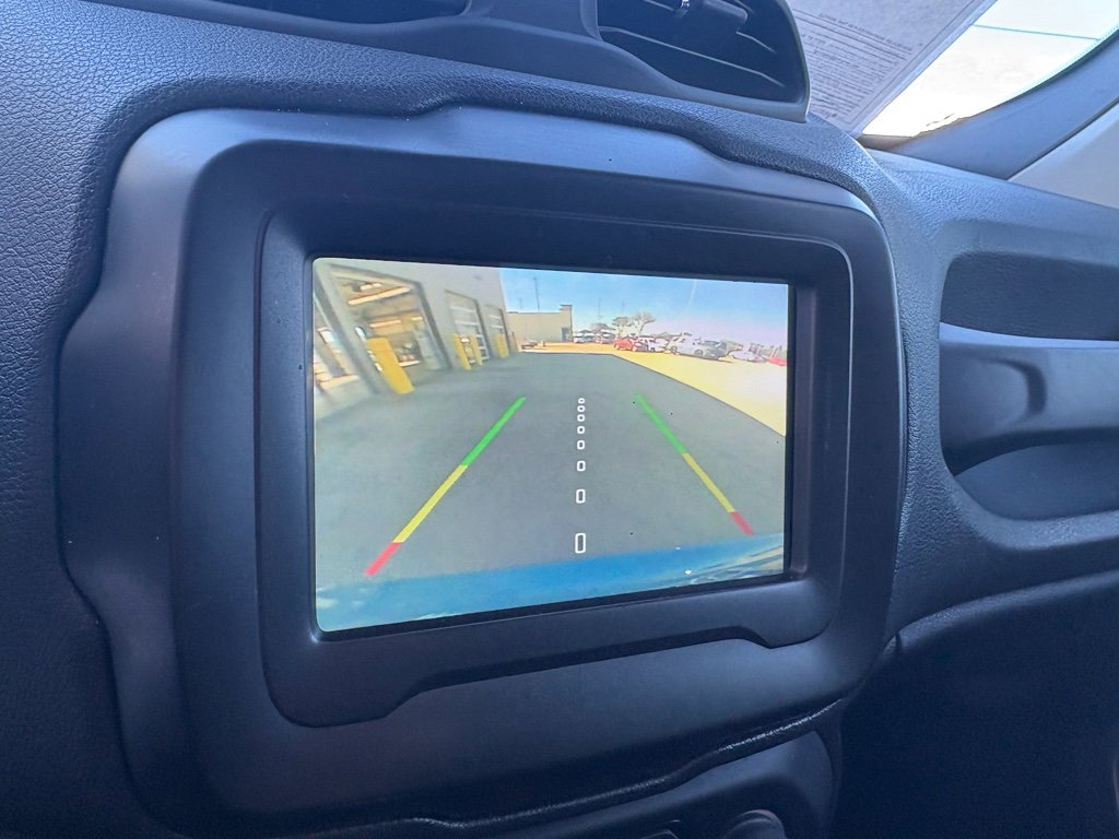Used 2020 Jeep Renegade Latitude FWD image 17