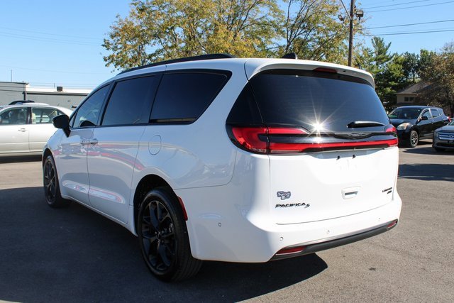 Used 2023 Chrysler Pacifica Limited w/ S Appearance Package image 49