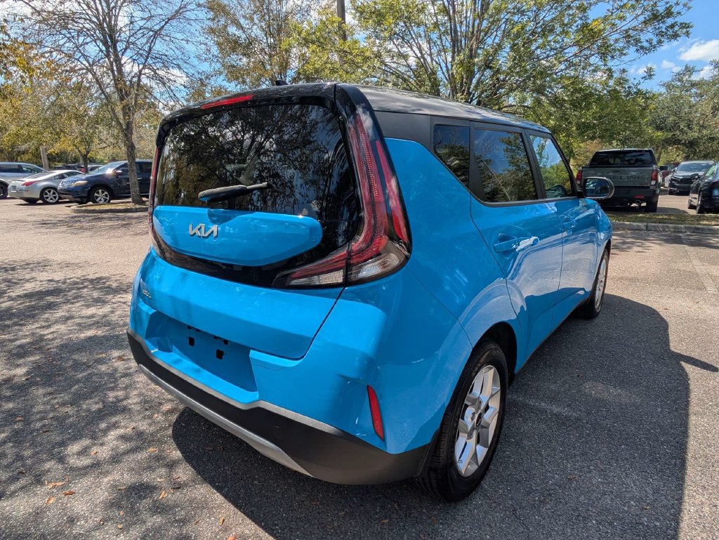 Used 2023 Kia Soul S FWD image 3