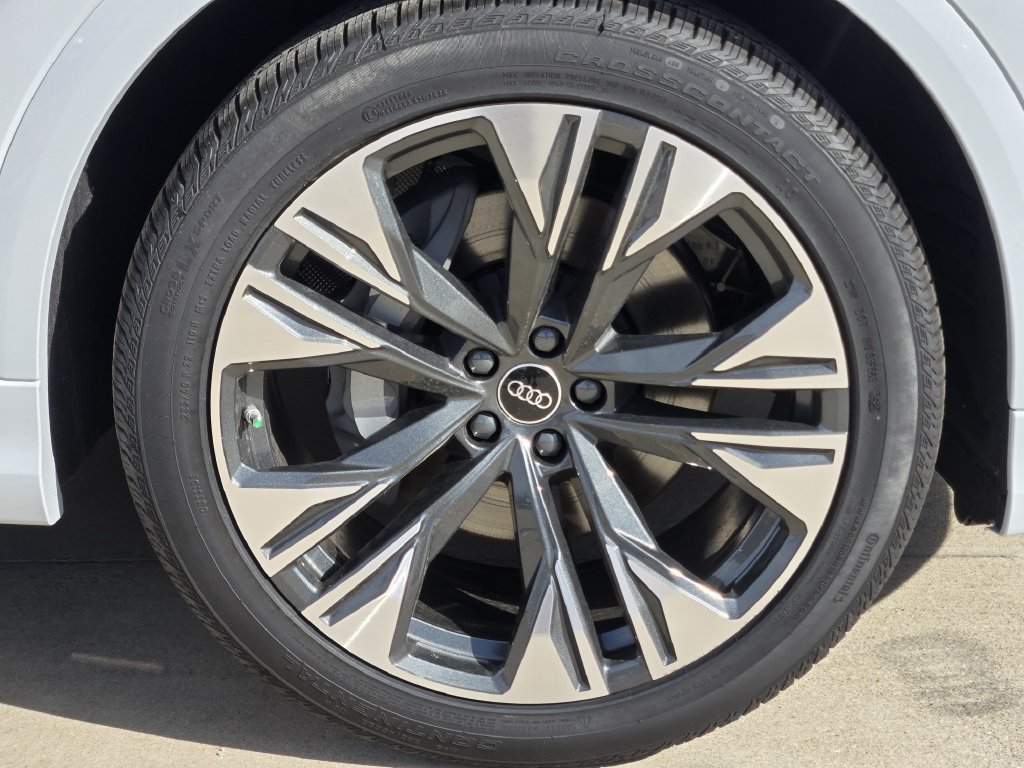 Used 2026 Audi Q8 Premium Plus AWD/4WD image 16