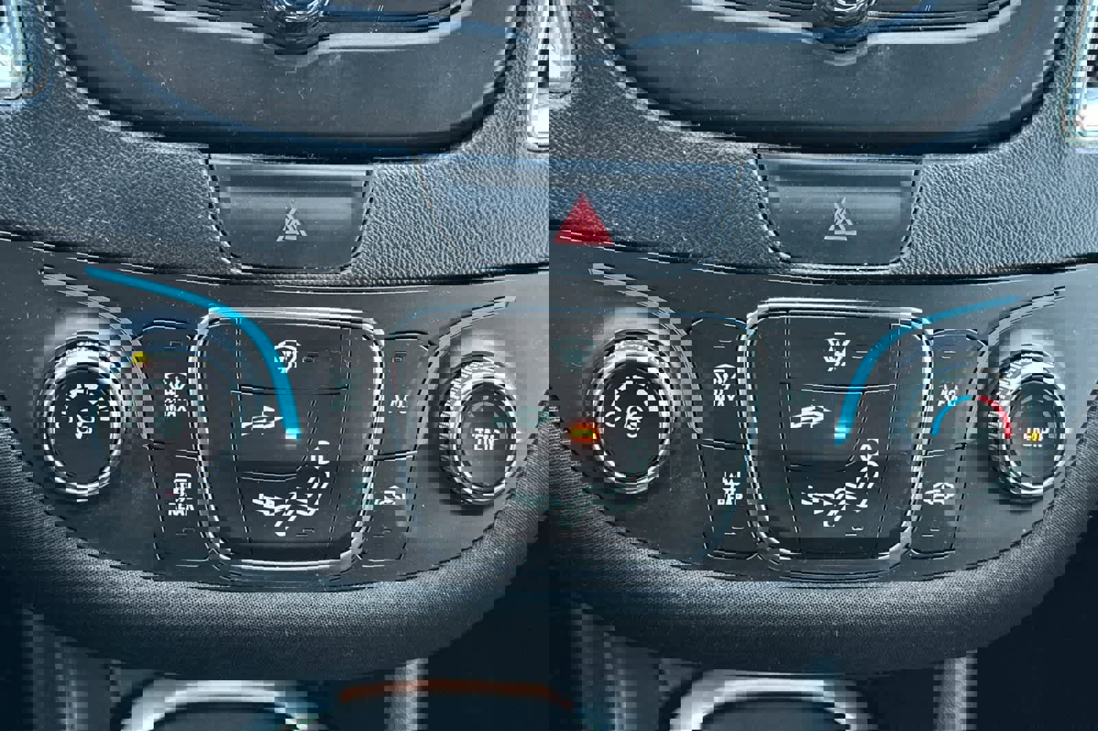 Used 2017 Chevrolet Malibu LT image 22