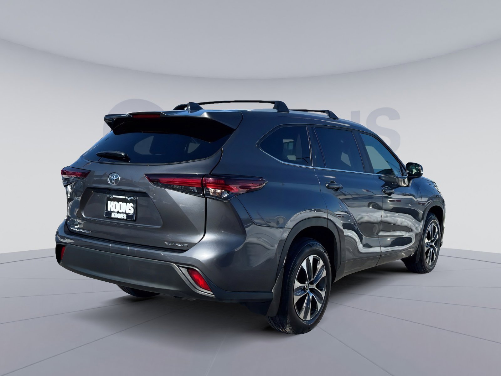 Used 2024 Toyota Highlander XLE image 7