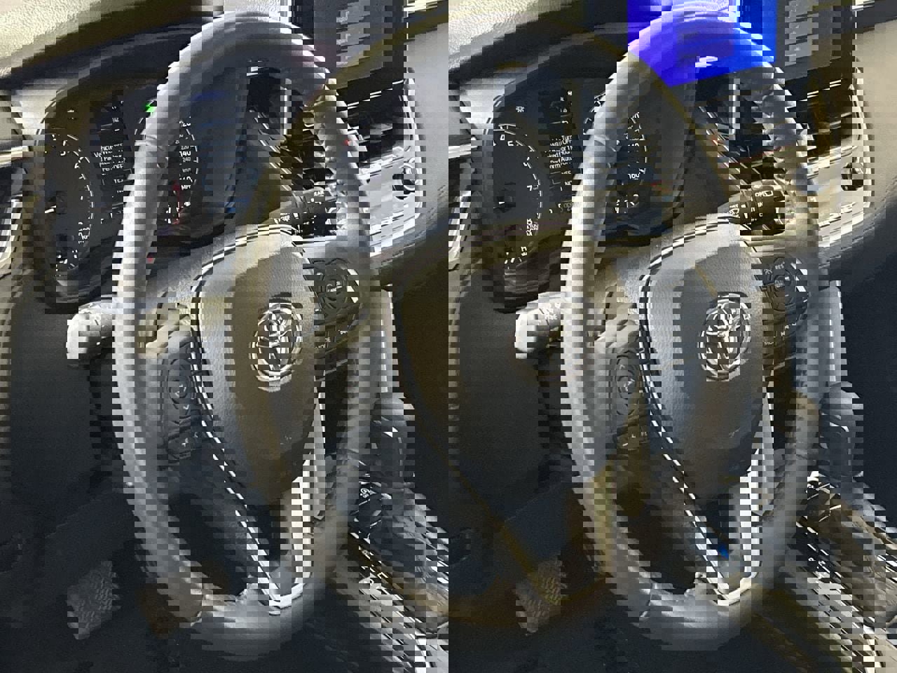 Used 2024 Toyota Corolla Cross LE image 13