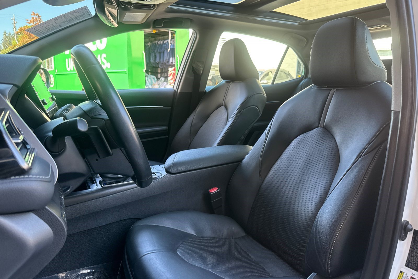 Used 2023 Toyota Camry XSE FWD image 5