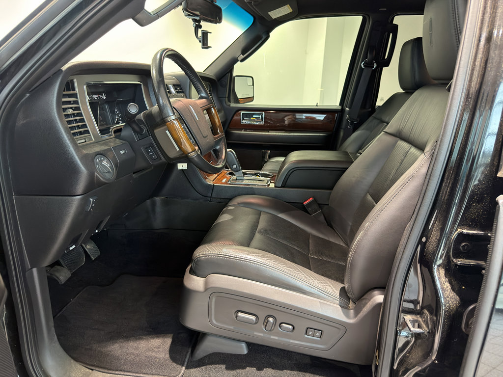 Used 2013 Lincoln Navigator 2WD w/ HD Trailer Tow Pkg image 12