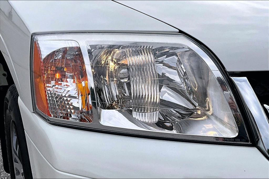 Used 2008 Mitsubishi Endeavor SE FWD image 29
