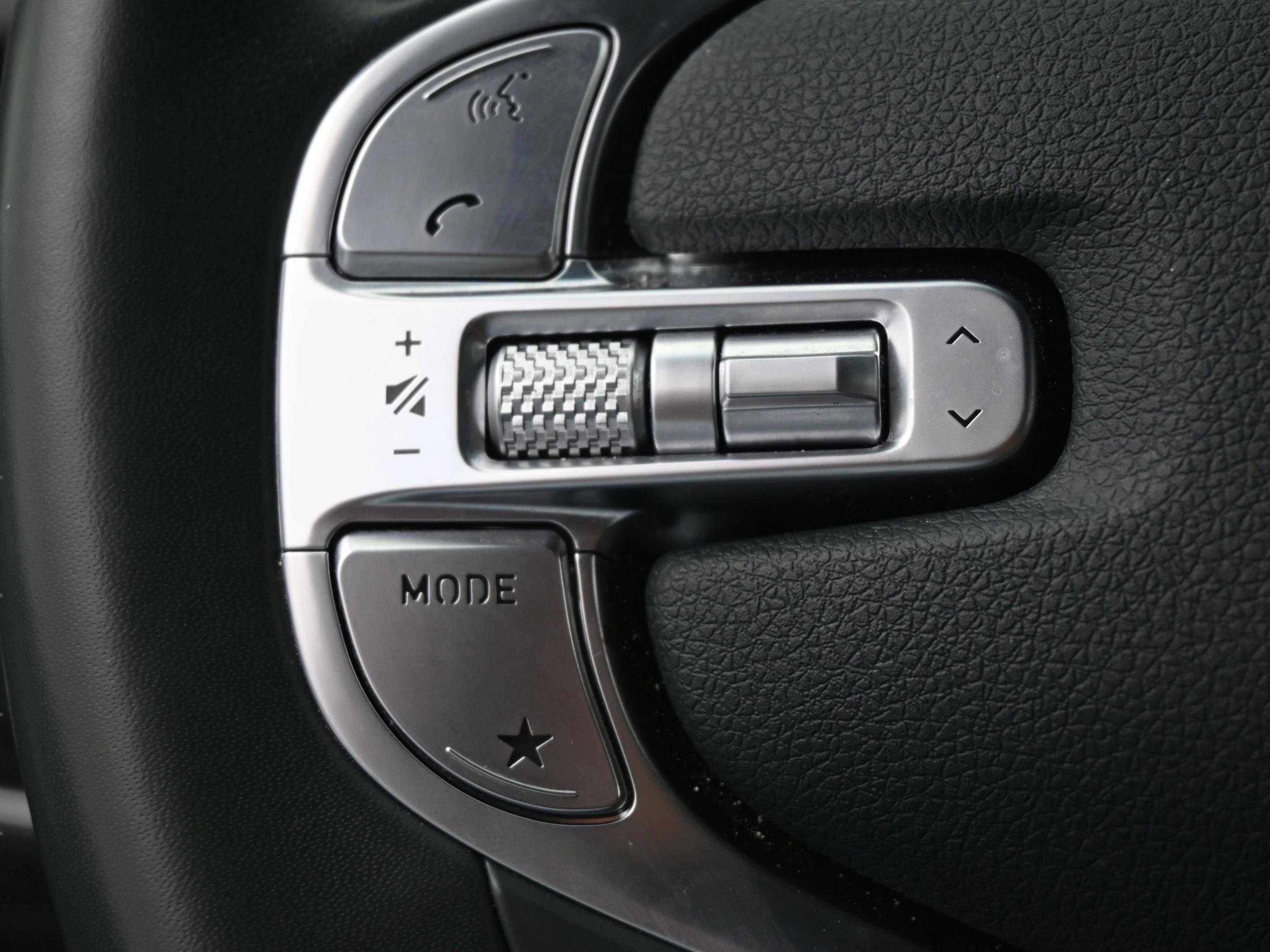 Used 2022 Genesis GV70 2.5T w/ Advanced Package image 18