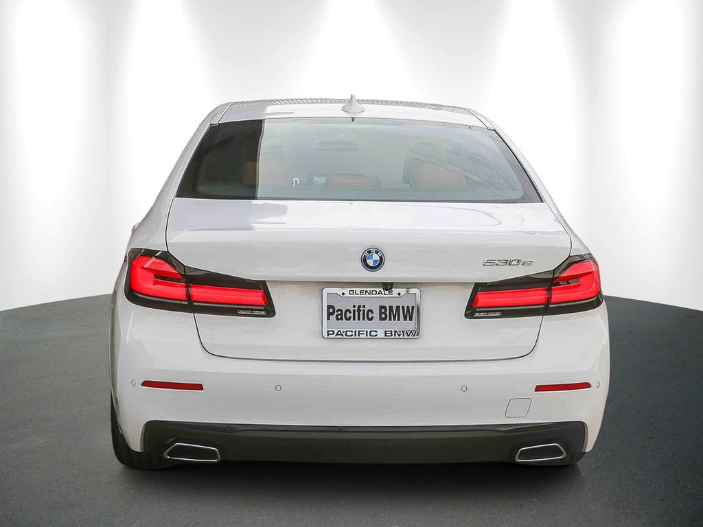 Certified 2023 BMW 530e w/ Convenience Package RWD image 5