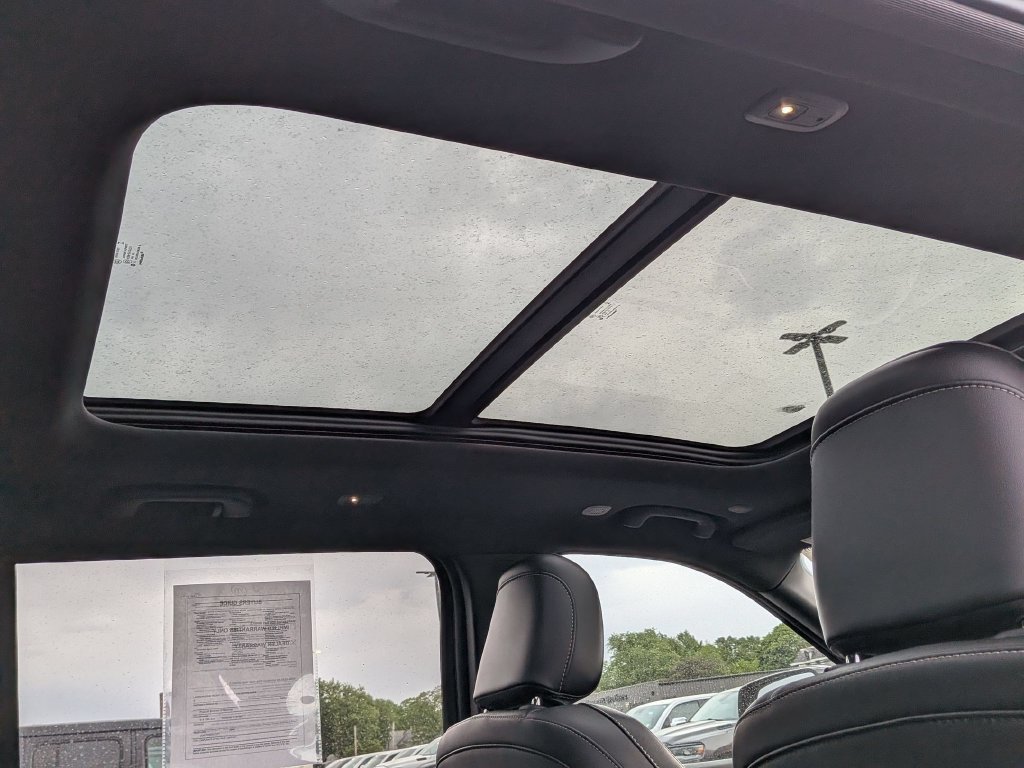Used 2024 Jeep Grand Cherokee L Limited AWD/4WD image 30