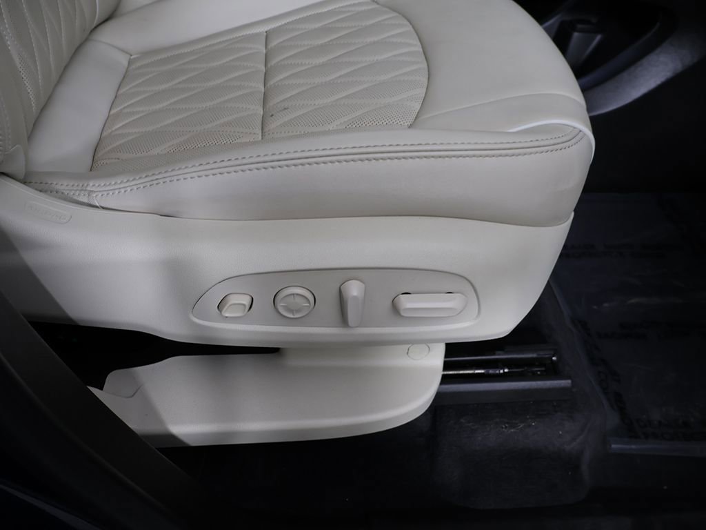 Used 2023 Buick Enclave Avenir AWD/4WD image 39