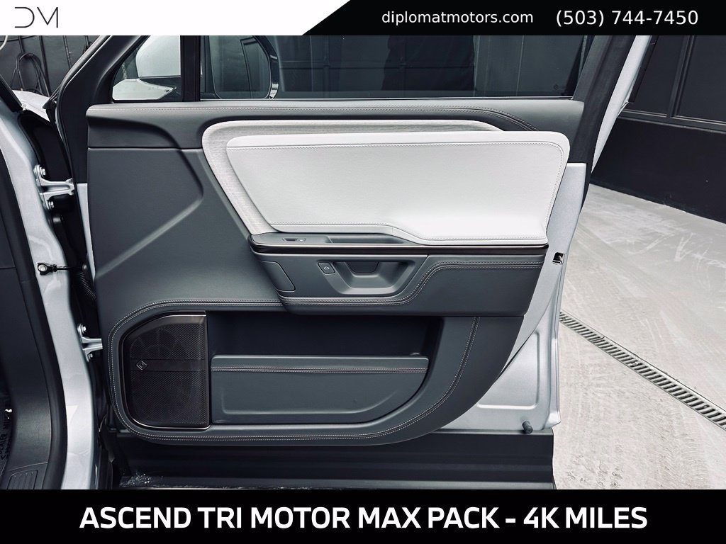 Used 2025 Rivian R1S Premium Dual AWD/4WD image 29