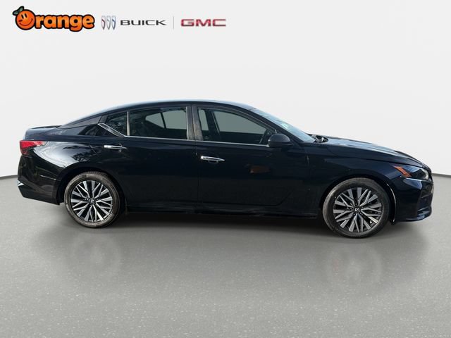 Used 2024 Nissan Altima 2.5 SV FWD image 2