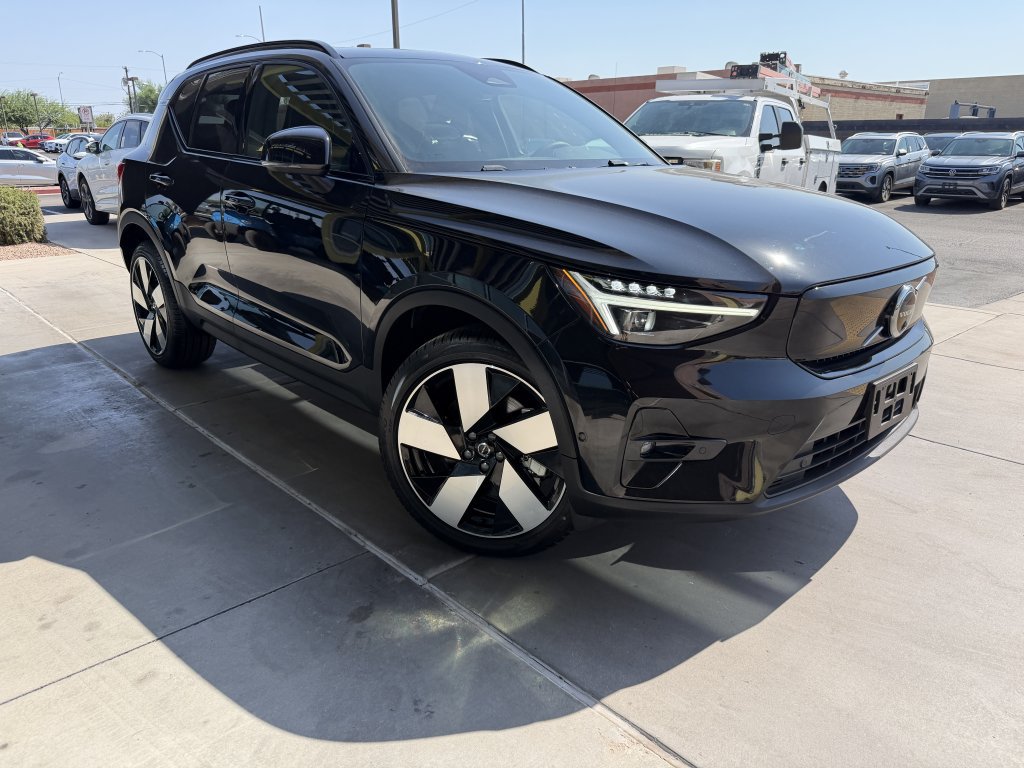 Used 2024 Volvo XC40 Recharge Plus w/ Protection Package Premier RWD image 6