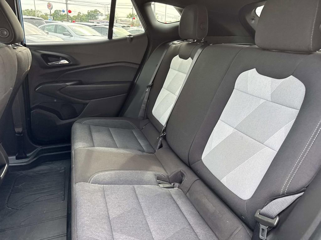 Used 2025 Chevrolet Trax RS image 16