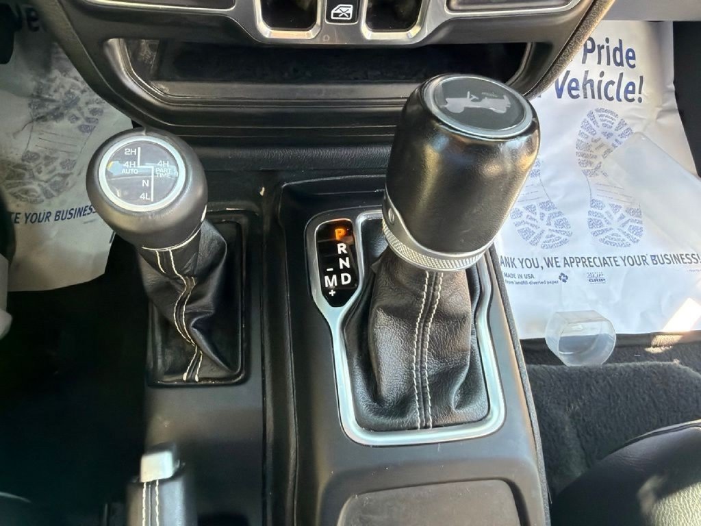 Used 2023 Jeep Wrangler Unlimited Sahara AWD/4WD image 29