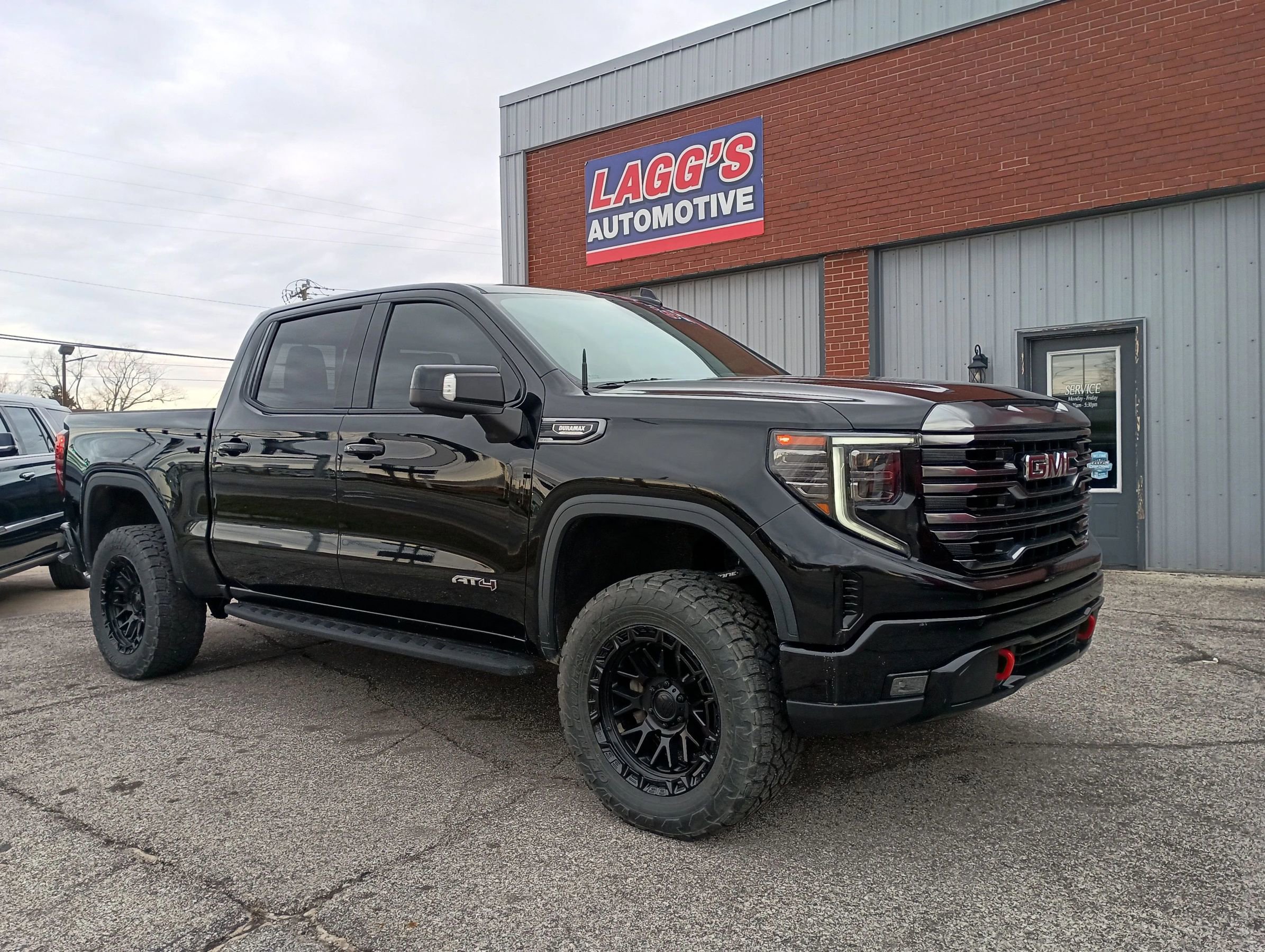 Used 2022 GMC Sierra 1500 AT4 w/ AT4 Preferred Package image 1