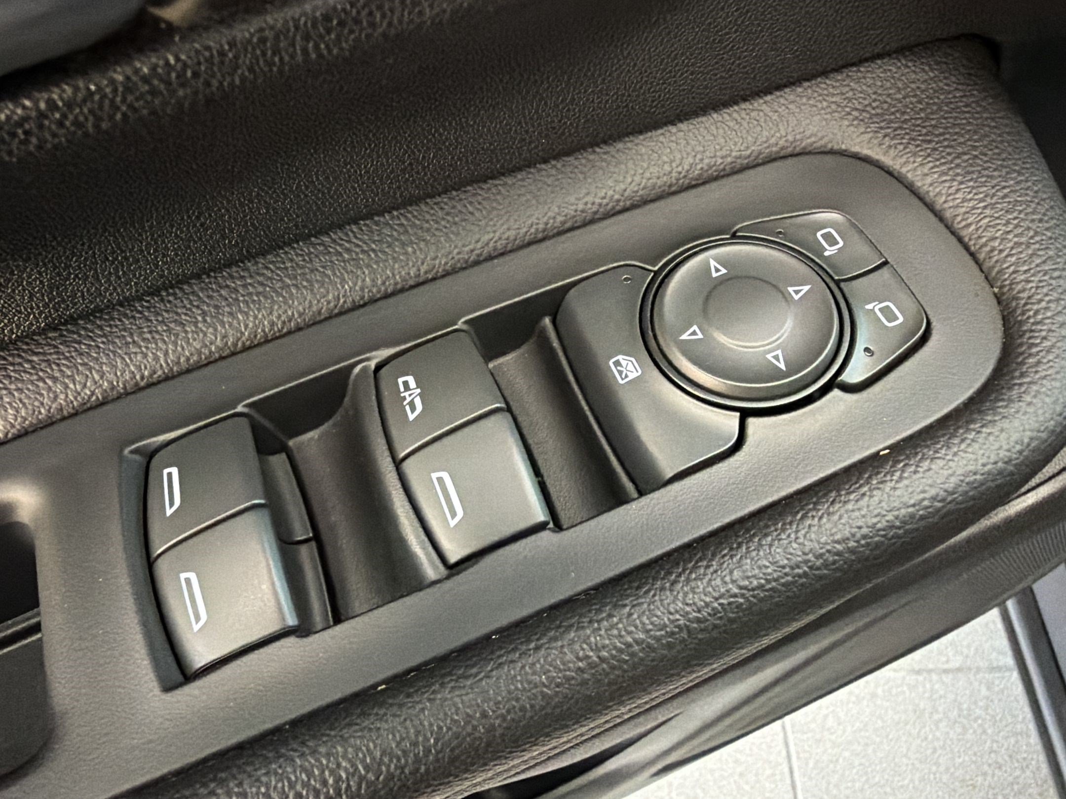 Used 2022 GMC Terrain AT4 w/ Tech Package AWD/4WD image 13