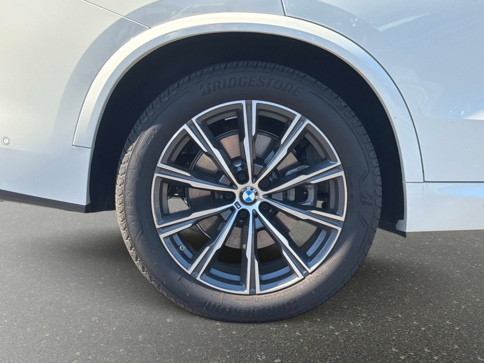Used 2025 BMW X5 sDrive40i w/ M Sport Package RWD image 18