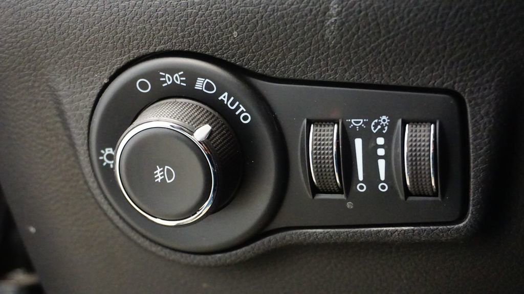 Used 2023 Jeep Compass Latitude image 25