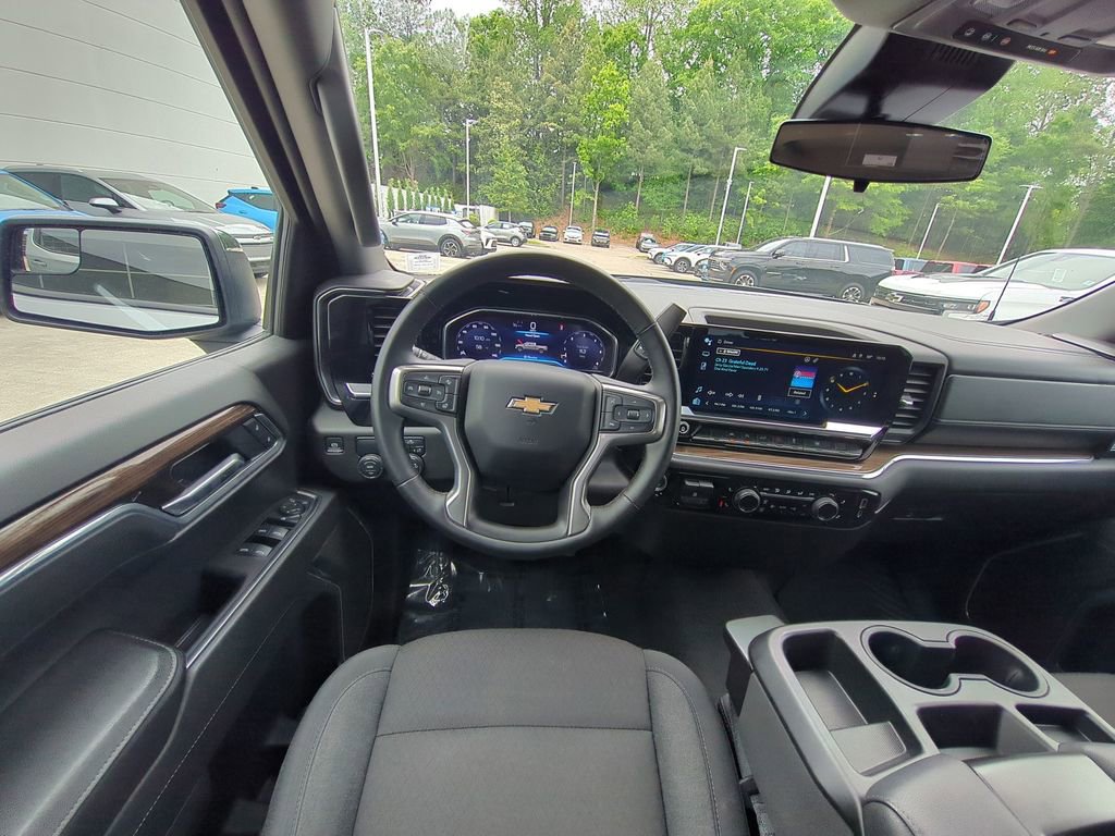 Used 2025 Chevrolet Silverado 1500 LT RWD image 30