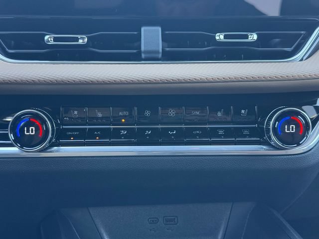 New 2026 Chevrolet Equinox ACTIV w/ Convenience Package III FWD image 8