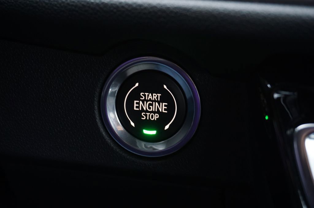 Used 2025 Chevrolet Traverse LT w/ Driver Confidence Package FWD image 17