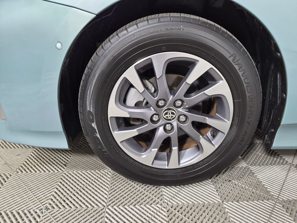 Used 2022 Toyota Prius Limited w/ Premium Convenience Package FWD image 30