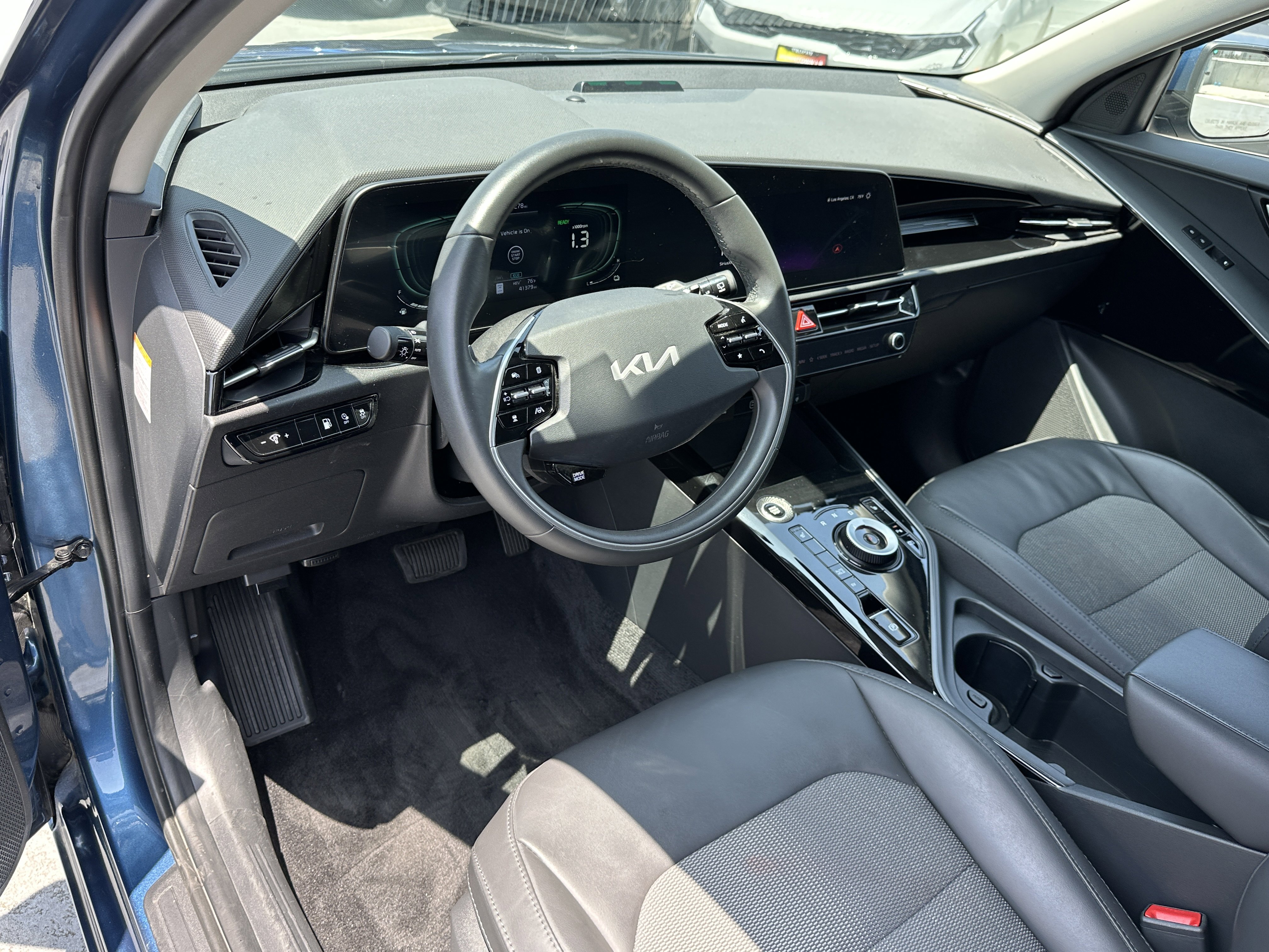 Used 2023 Kia Niro EX FWD image 23