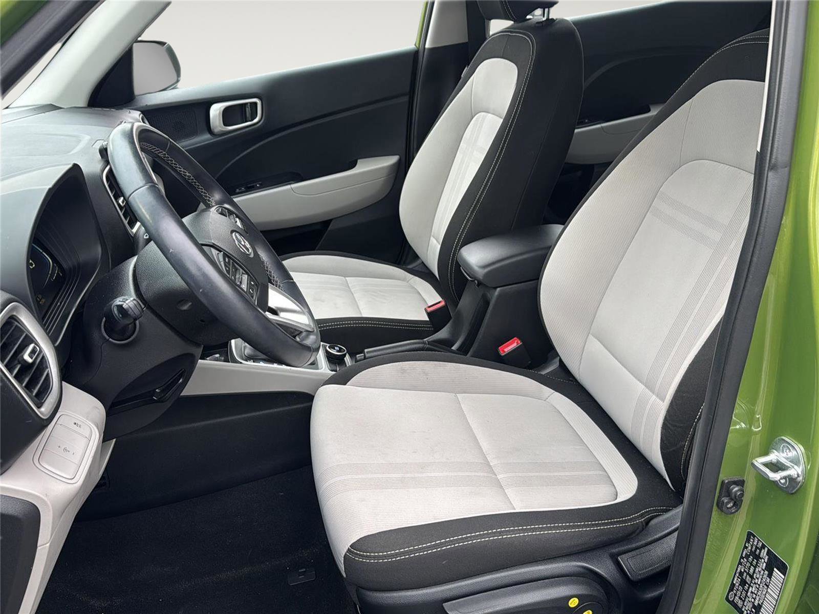 Used 2023 Hyundai Venue SEL w/ Cargo Package image 13