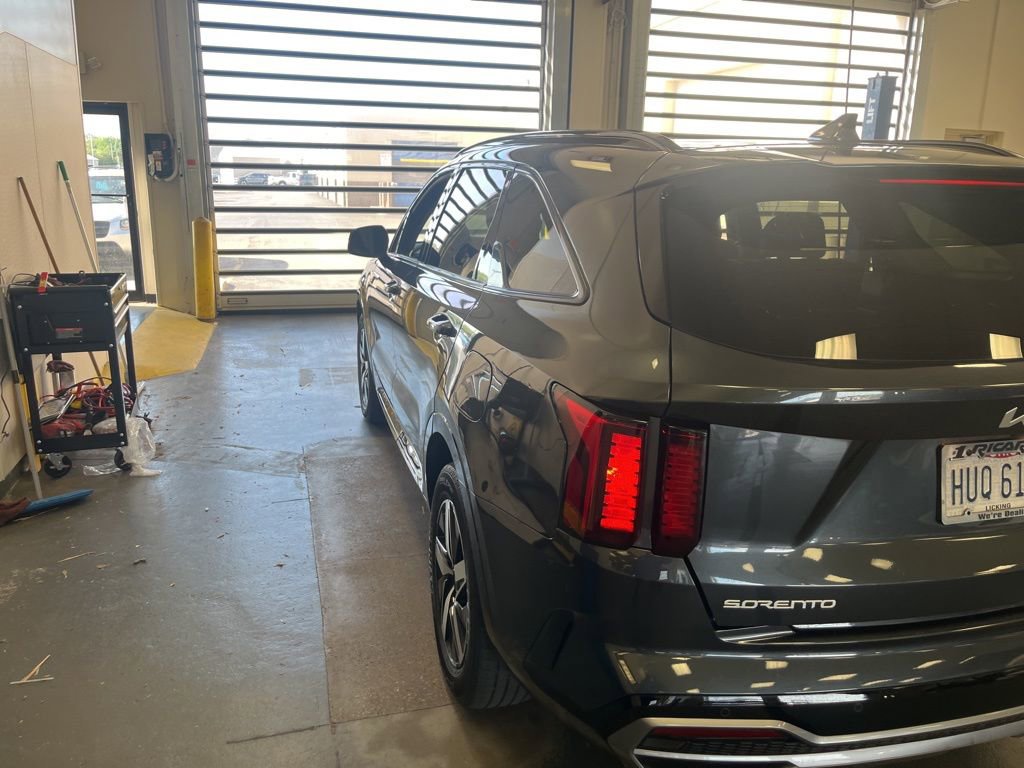 Used 2023 Kia Sorento S w/ Panoramic Sunroof Package image 7