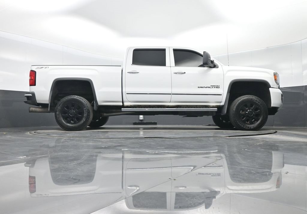 Used 2015 GMC Sierra 3500 Denali w/ Duramax Plus Package image 31