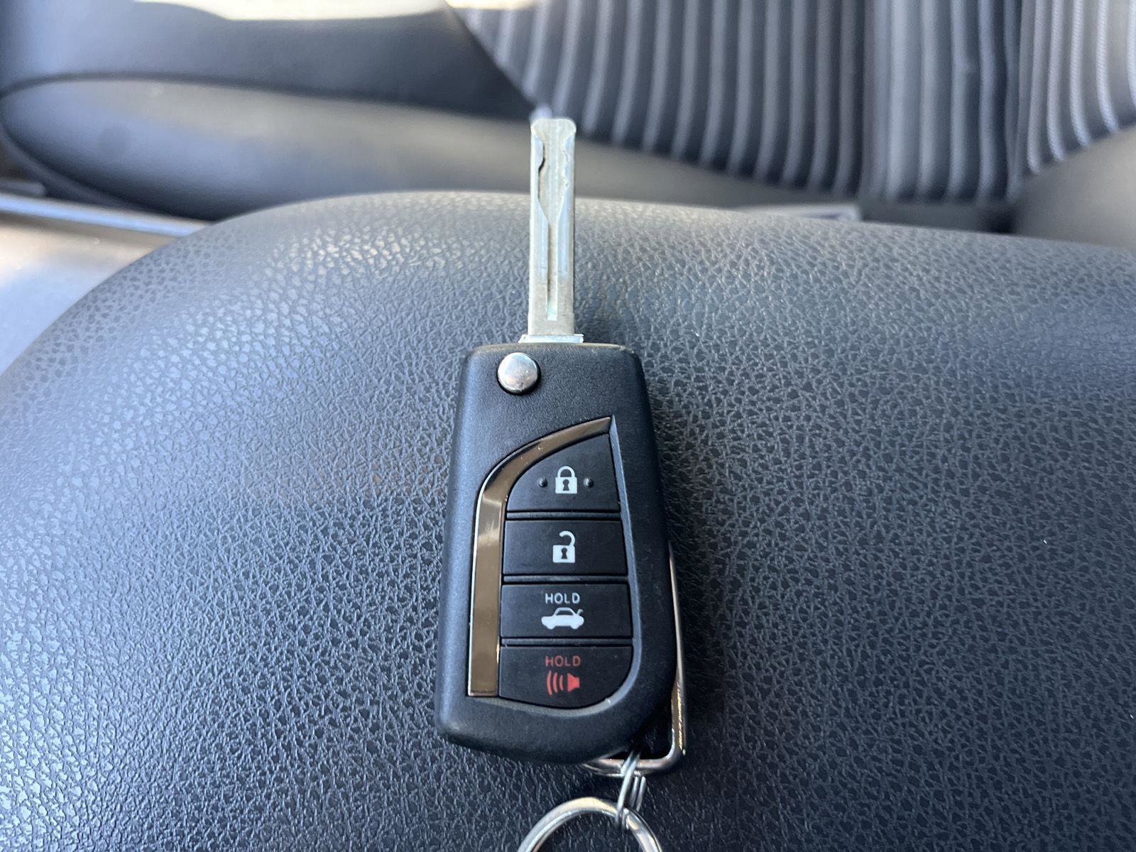 Used 2022 Toyota Camry SE w/ Cold Weather Package image 10