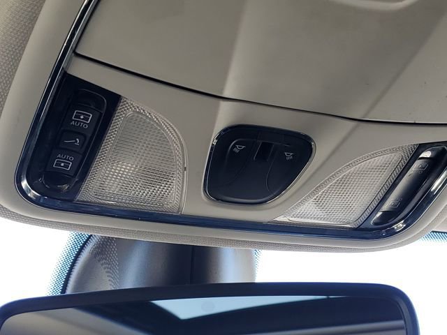 Used 2019 Jeep Cherokee Limited image 25