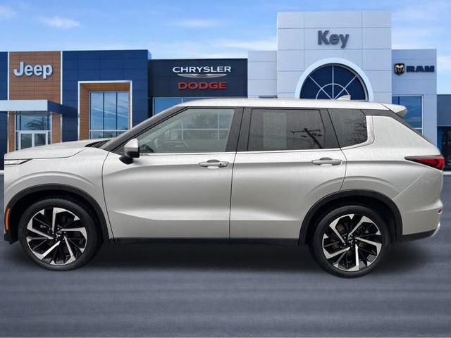 Used 2024 Mitsubishi Outlander SE AWD/4WD image 2