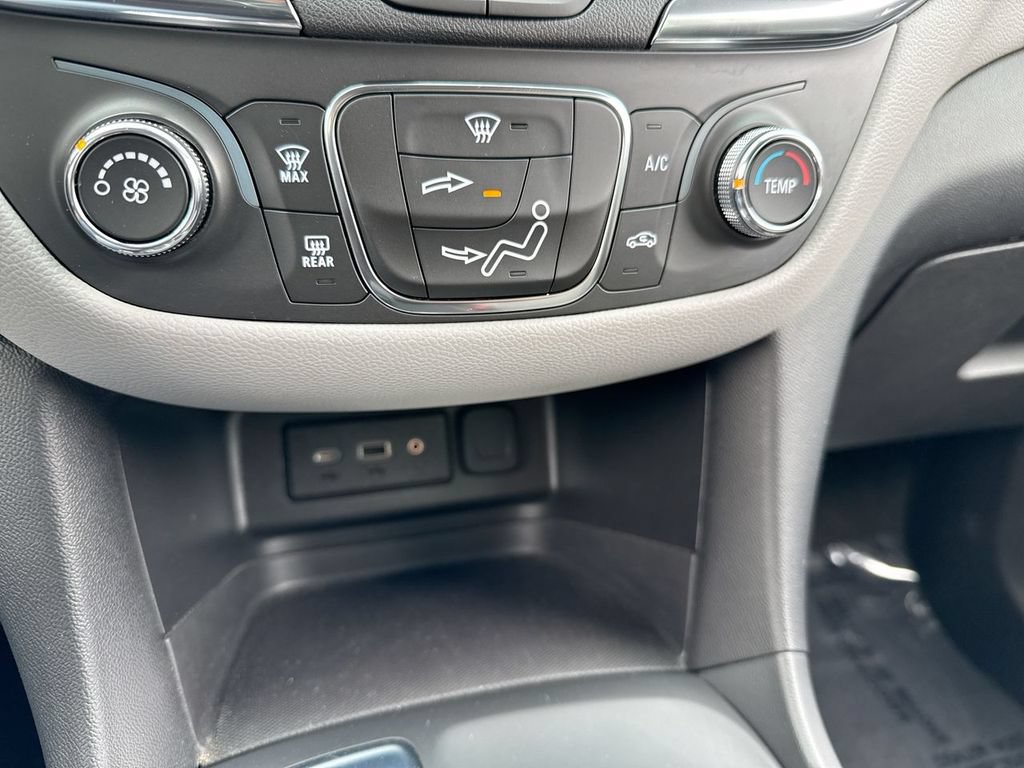 Used 2024 Chevrolet Equinox LS w/ Midnight Edition FWD image 19
