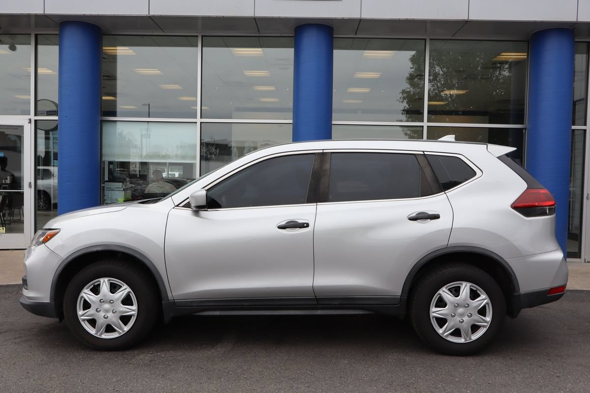 Used 2018 Nissan Rogue S AWD/4WD image 2