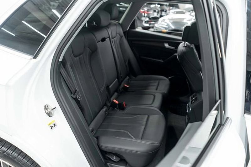 Used 2025 Audi Q5 e Premium image 12