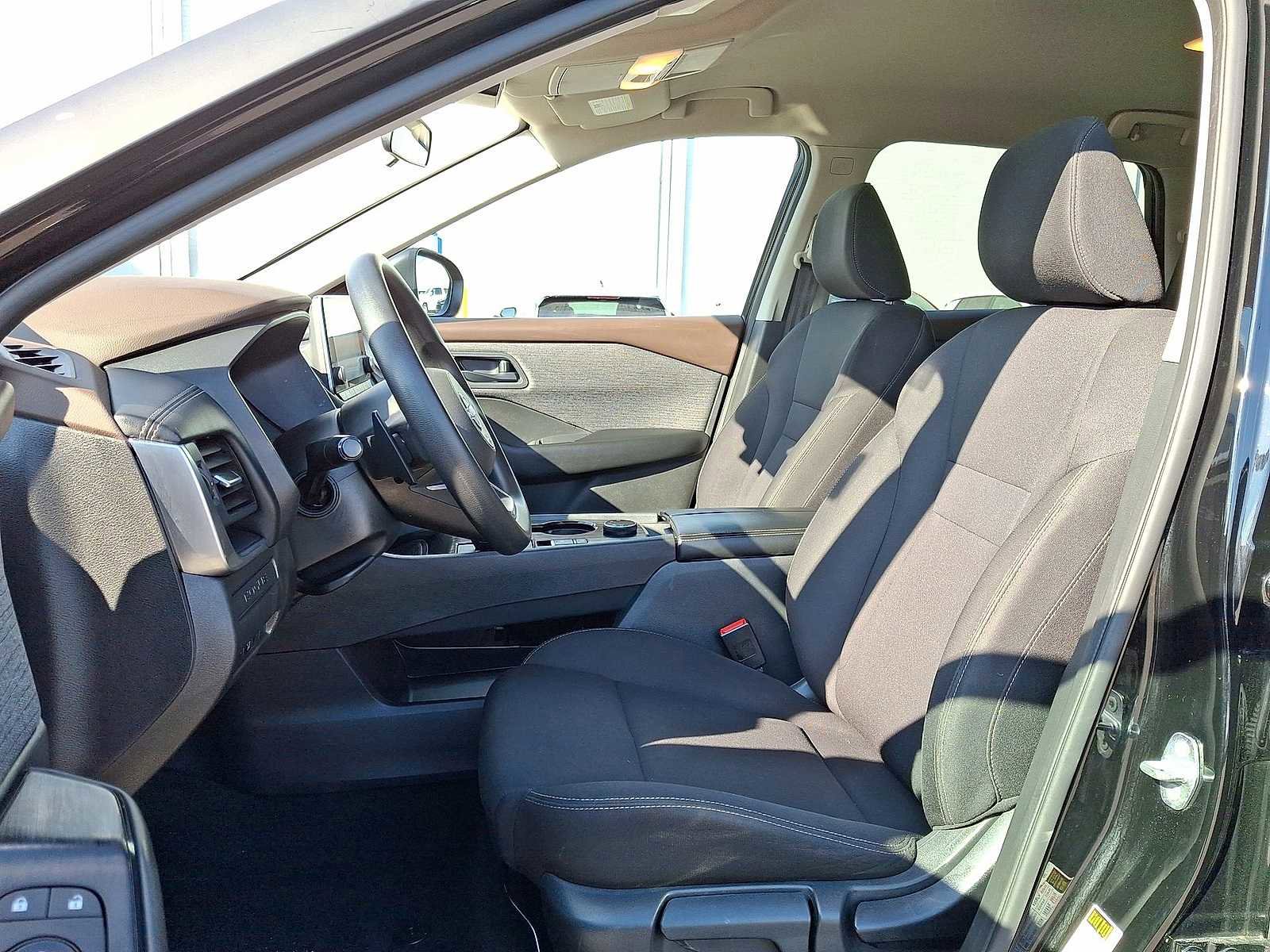 Used 2023 Nissan Rogue S image 24