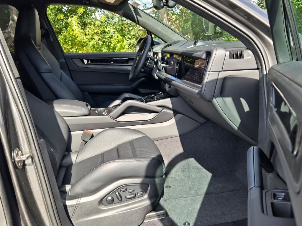 New 2026 Porsche Cayenne GTS image 38